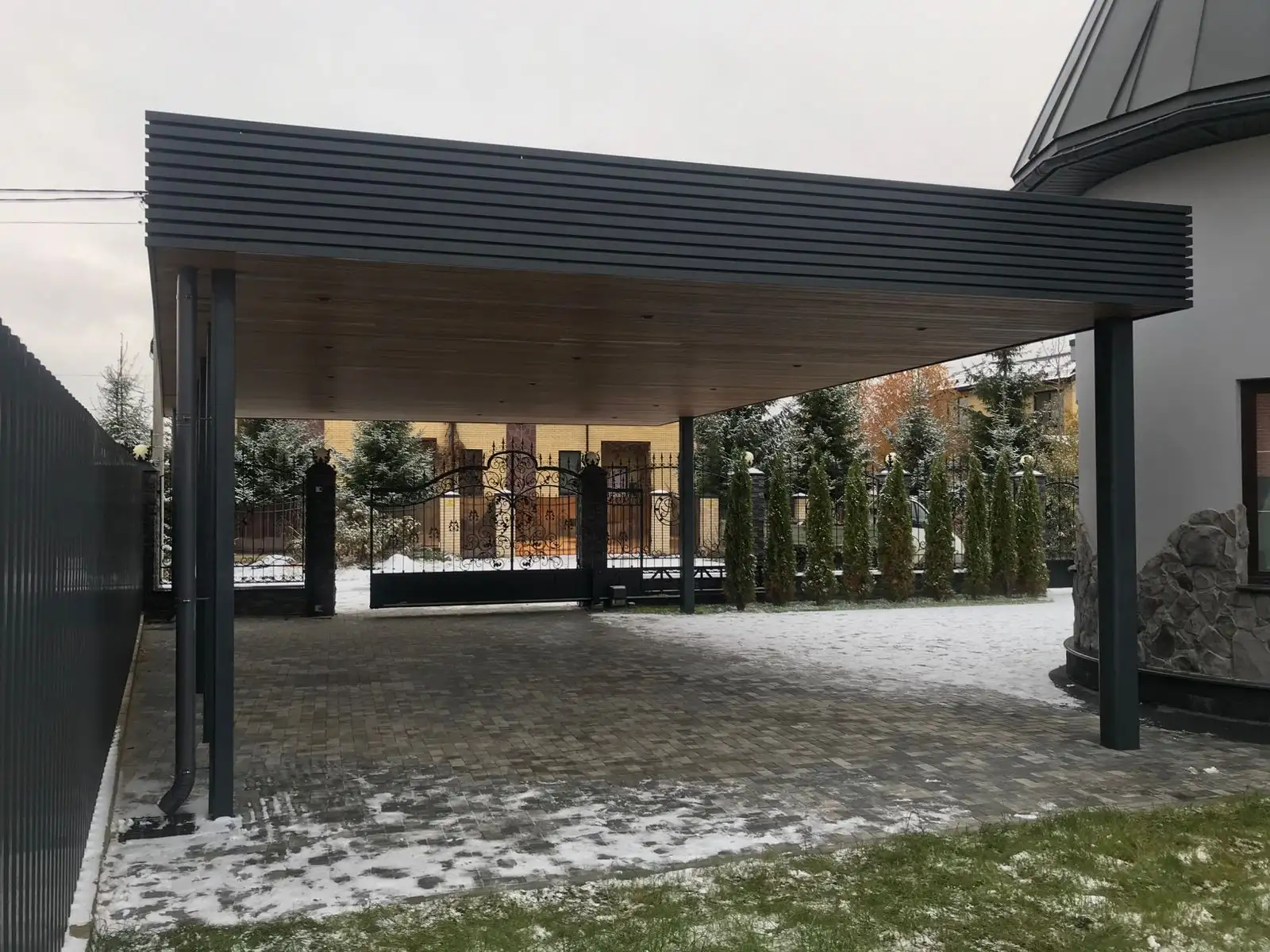 Навес из металла плотный - вид 9