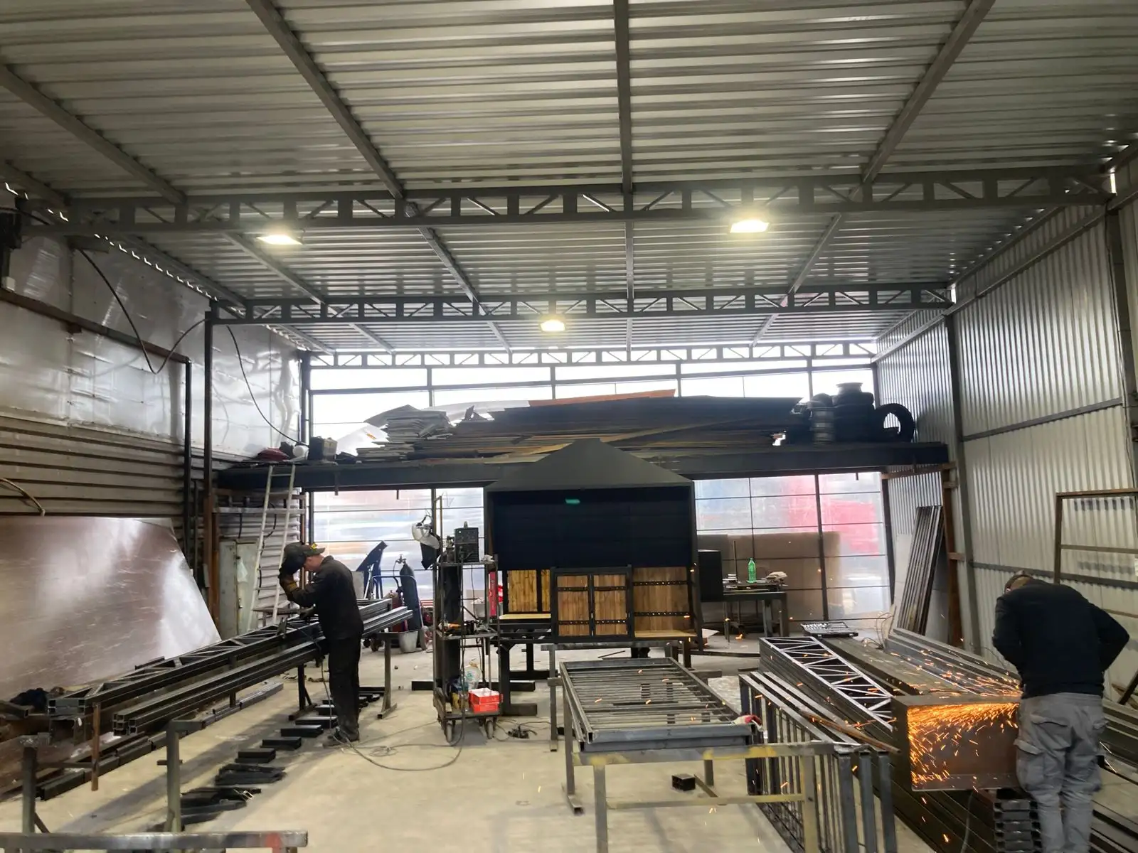 Фотографии с производственного цеха . 